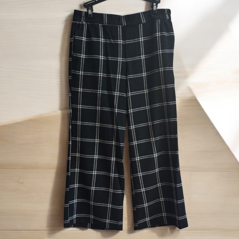 Old Navy Black and White Plaid Wide Leg Pants Used with Care